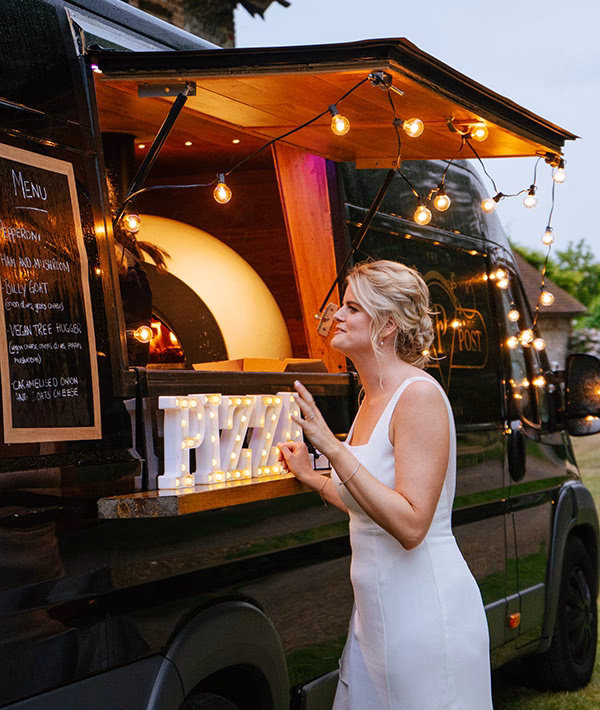 Why should you choose a special food truck for your wedding?
