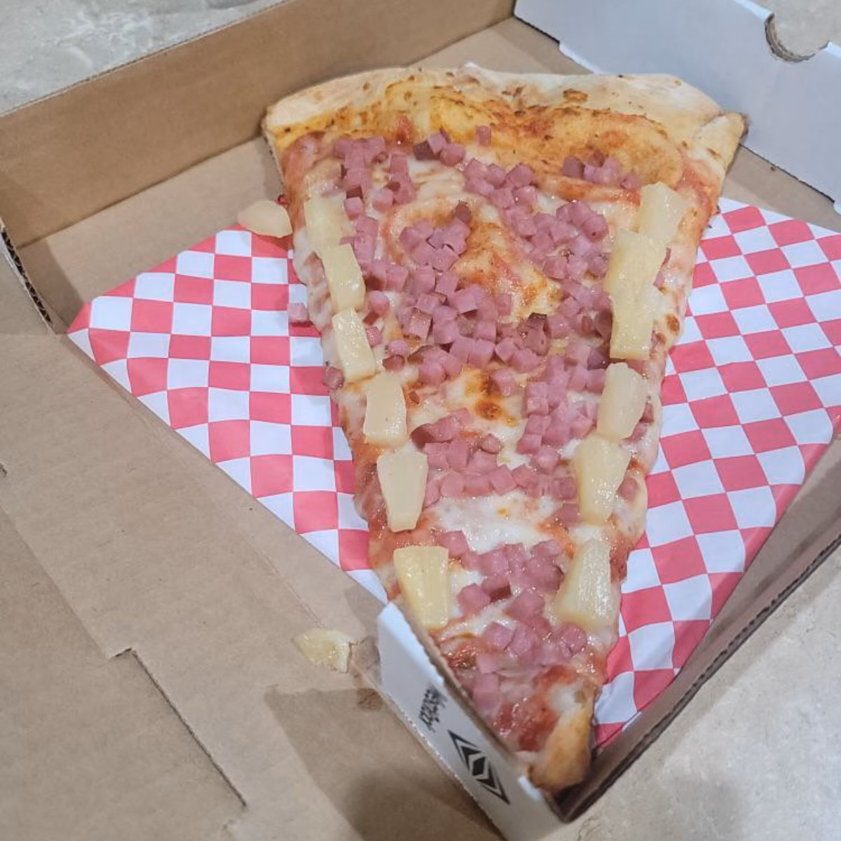 Why does pineapple make a good pizza?