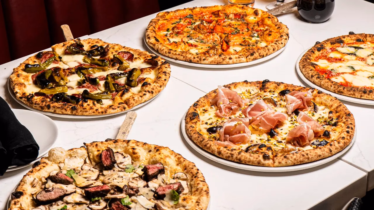 What is 'za pizzeria?