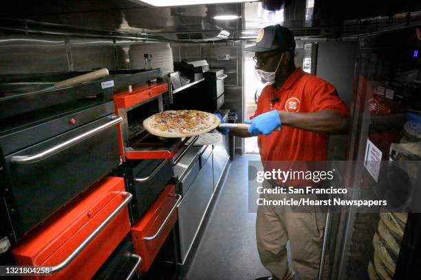 How did Zume make pizza?